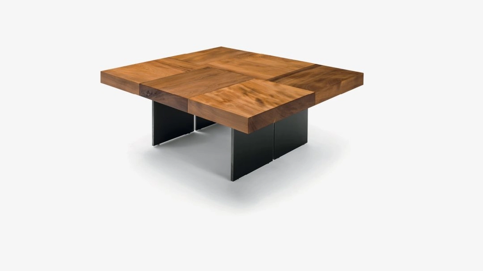 Tavolino Aukland Block Kauri con top in massello di Kauri e base in ferro di Riva1920