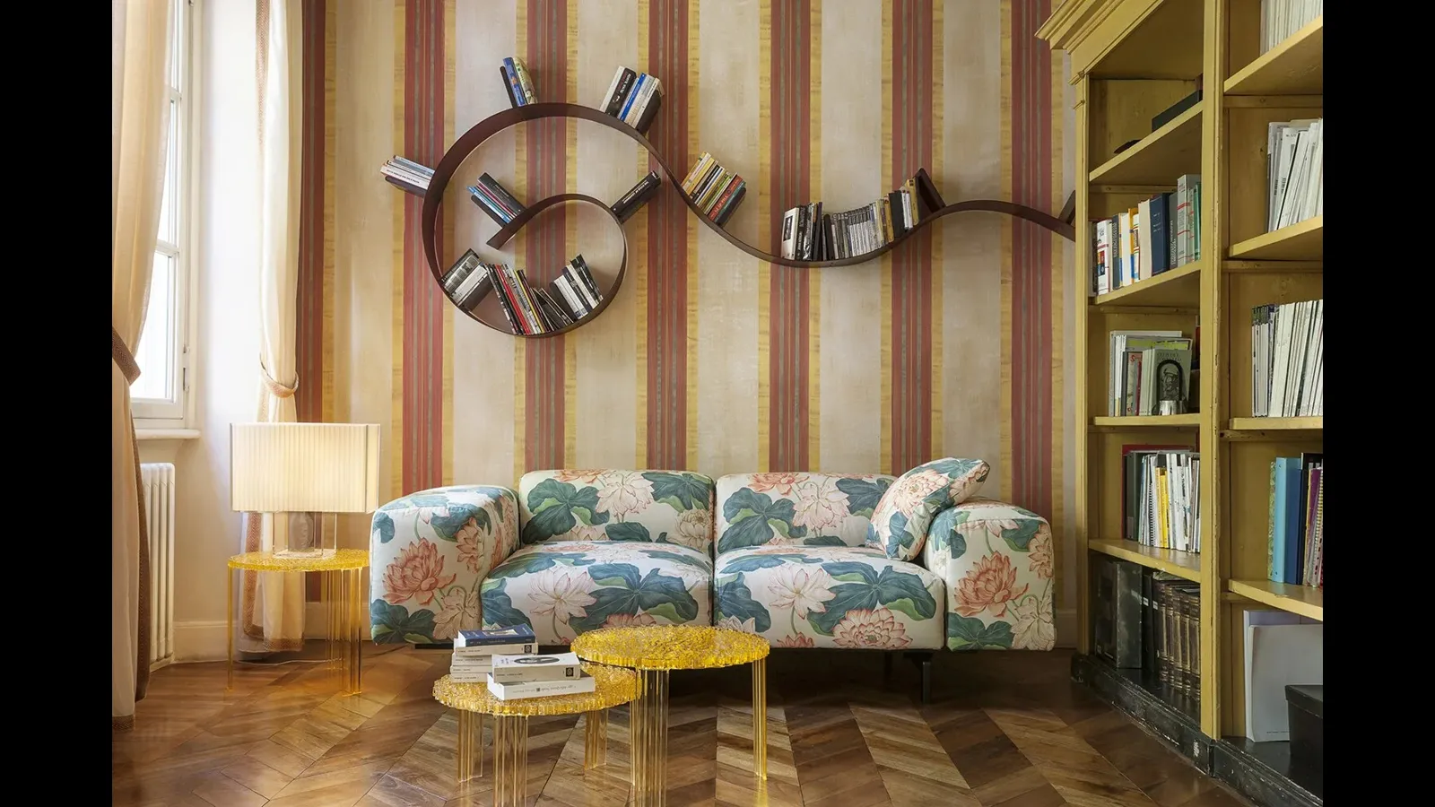 Mensola Bookwarm in tecnopolimero termoplastico di Kartell