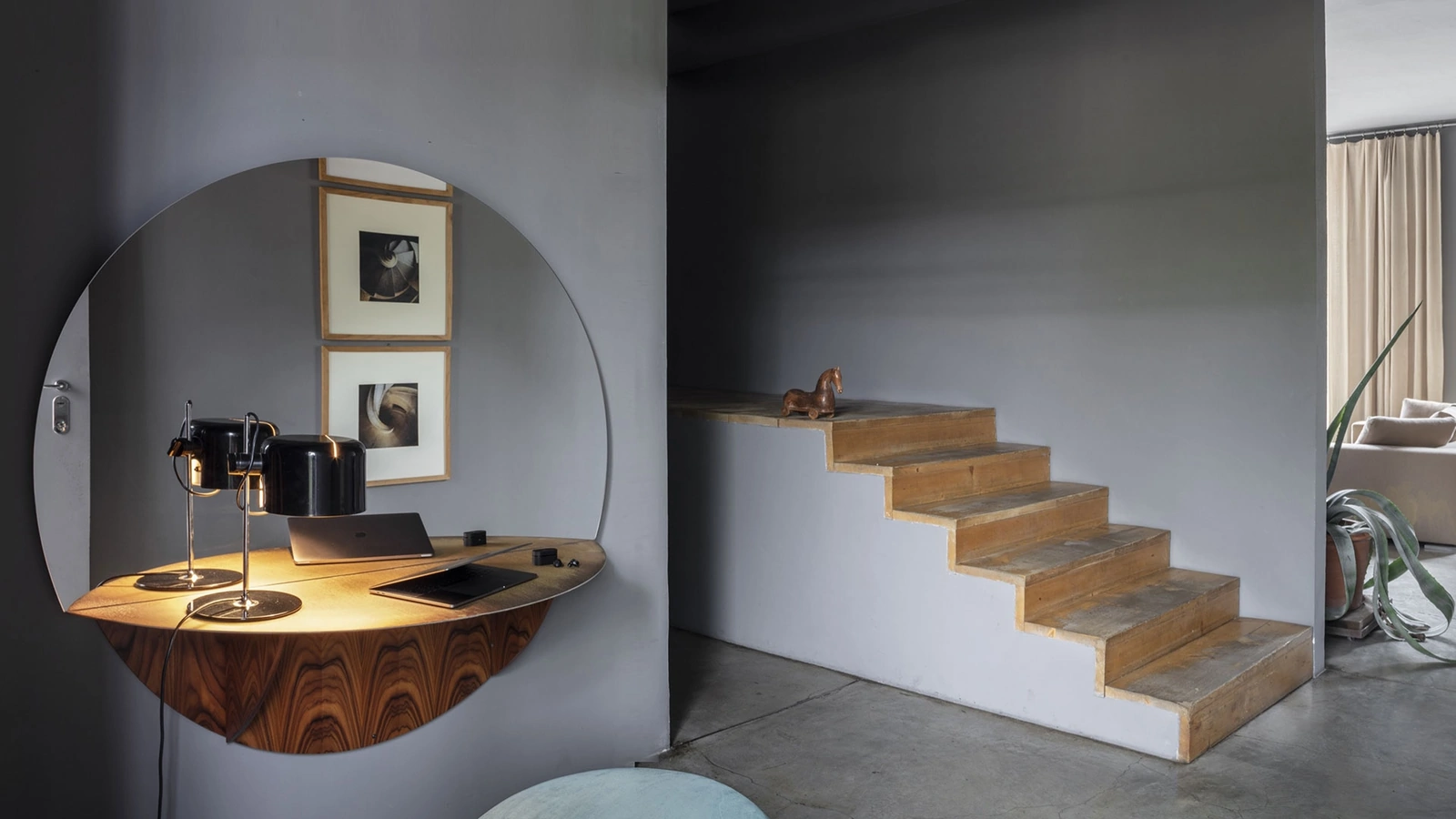 Specchio Brame con piano ribaltabile in palissandro e specchio ossidato di Mogg