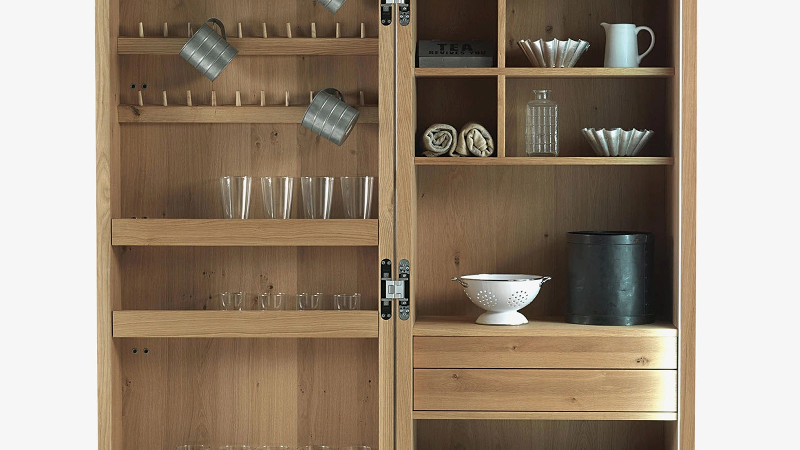 Mobile Contenitore multifunzione Cambusa Cook Small Jumbo in listellare e massello dotato di anta singola di Riva1920