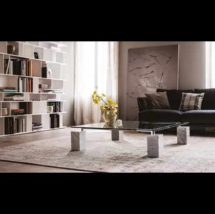 Tavolino con base in marmo e piano in cristallo Dielle di Cattelan Italia