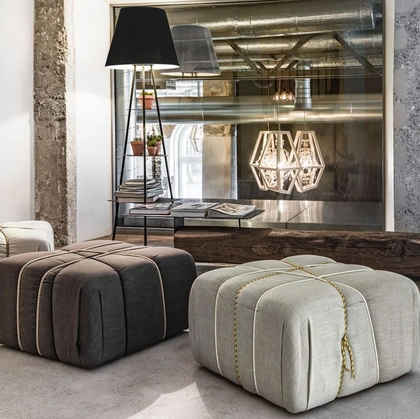 Pouf di design in tessuto con corde decorative Che Pakko di Mogg