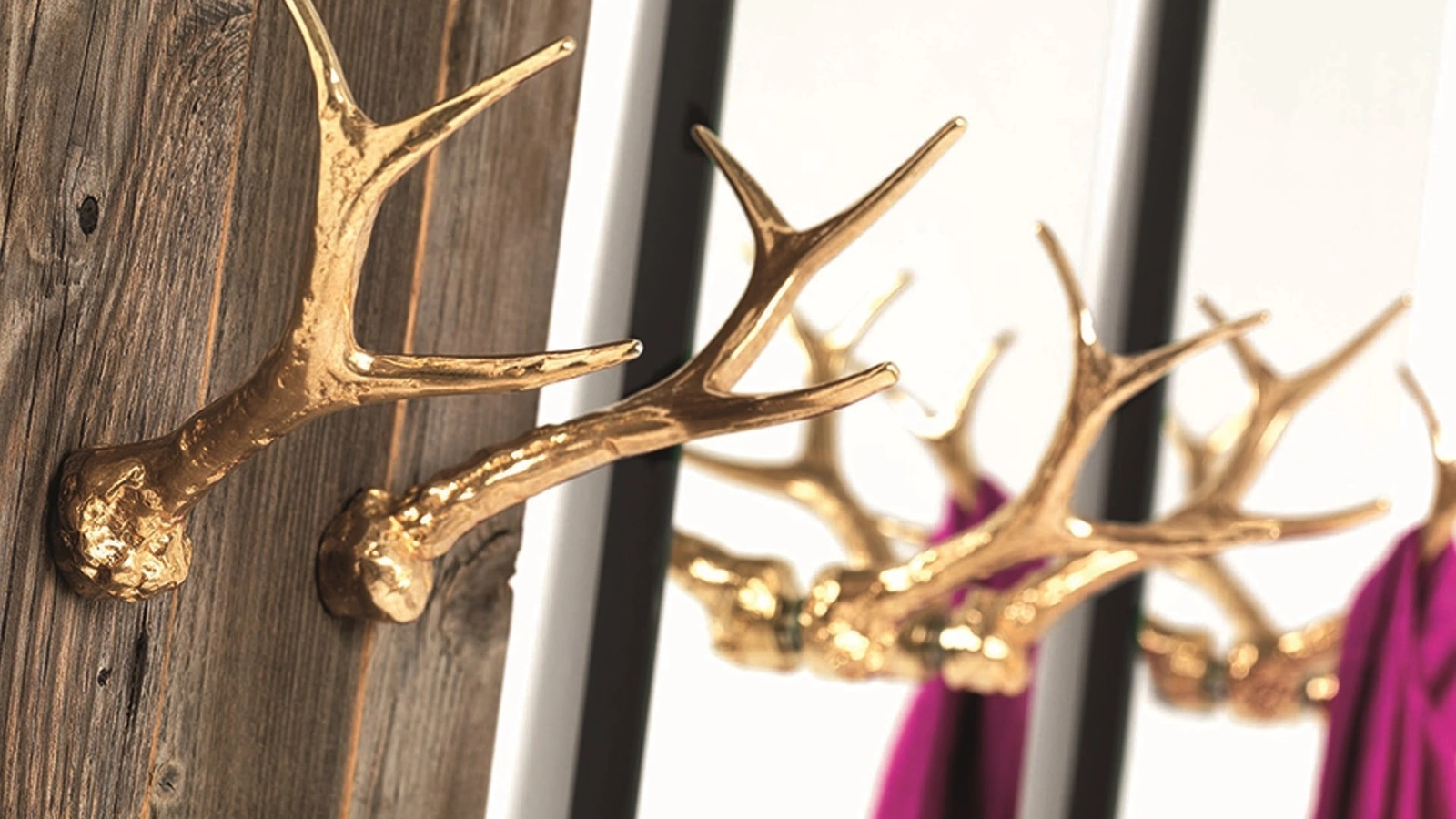 Appendiabiti di design coppia di corna in ottone Hubertus di Mogg