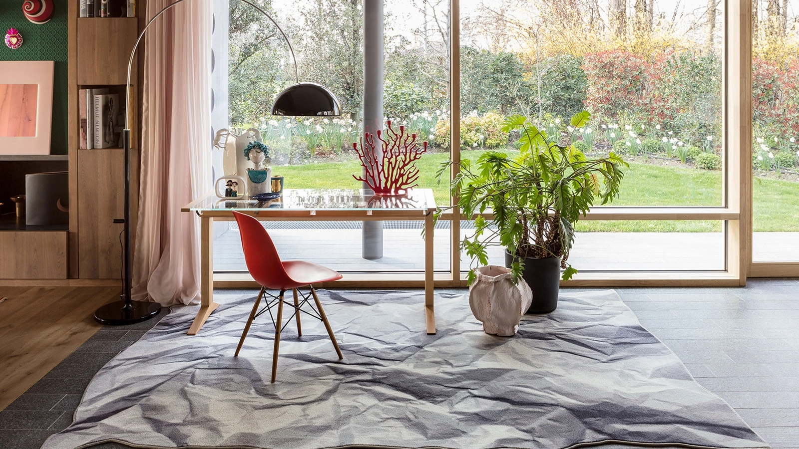 Tappeto effetto stropicciato irregolare Neversaid di Mogg