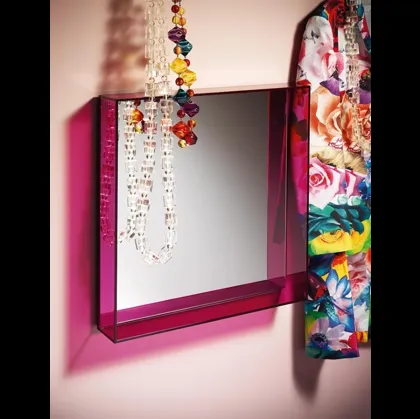 Specchio Only Me con cornice in plexiglas di Kartell