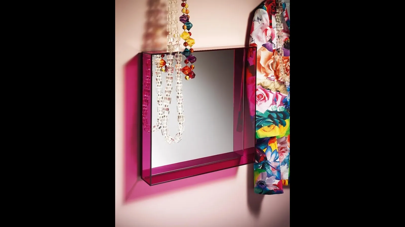 Specchio Only Me con cornice in plexiglas di Kartell