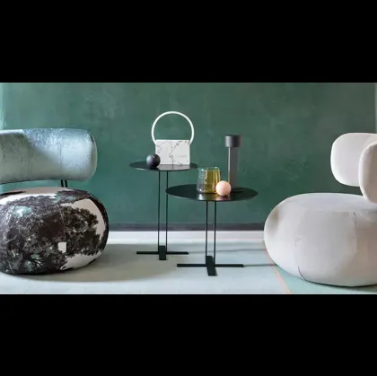 Tavolino in MDF laccato e base in metallo Più di Saba