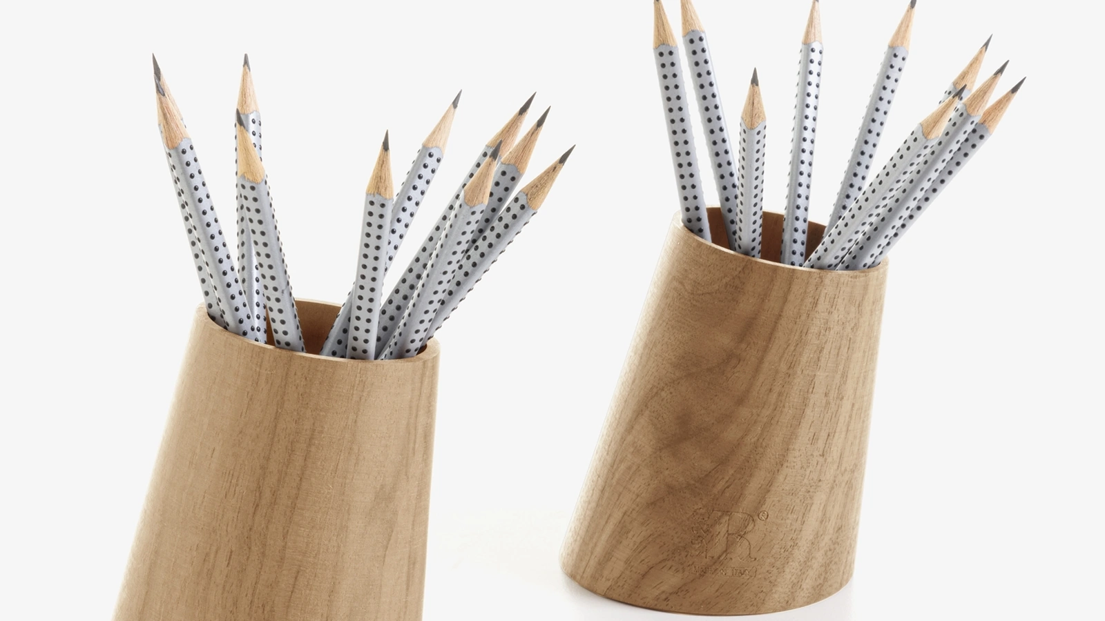 Portapenne in legno di cedro di Riva1920