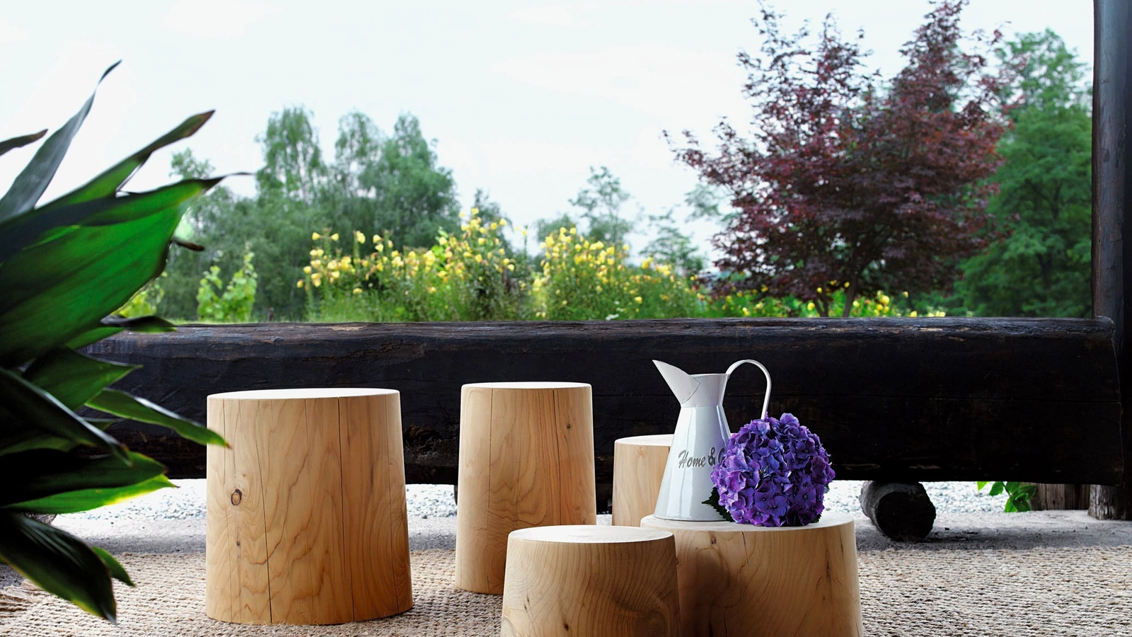 Tavolini Legno Vivo in legno massello di cedro profumato disponibili in differenti diametri e altezze di Riva1920