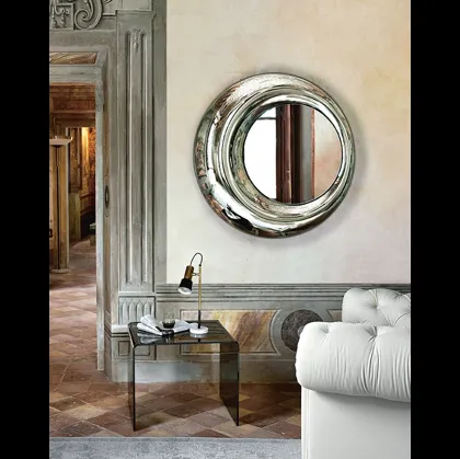 Specchio Rosy con cornice in vetro fuso retroargentato di Fiam