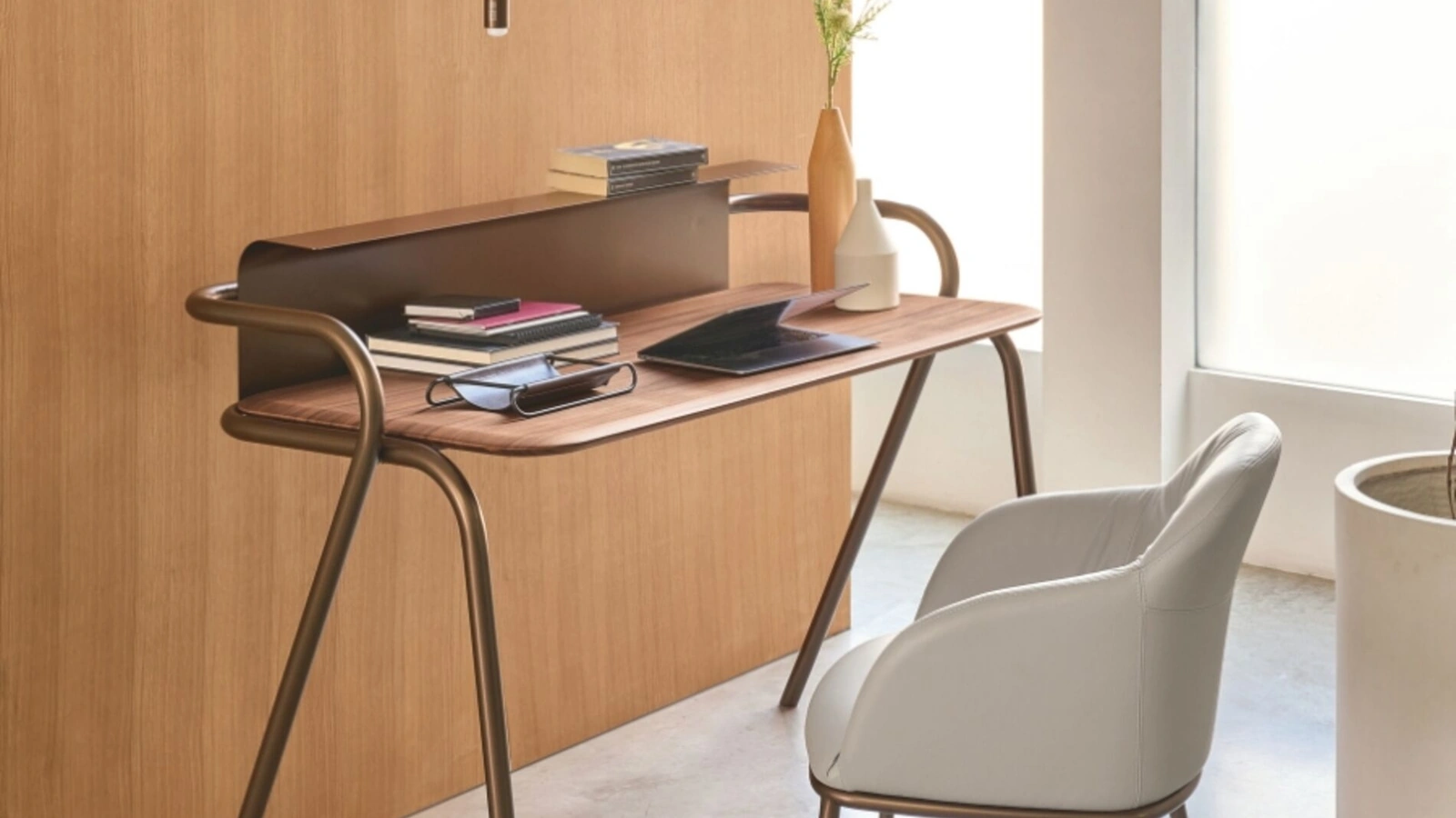 Scrittoio Vela in legno noce canaletto di Riflessi