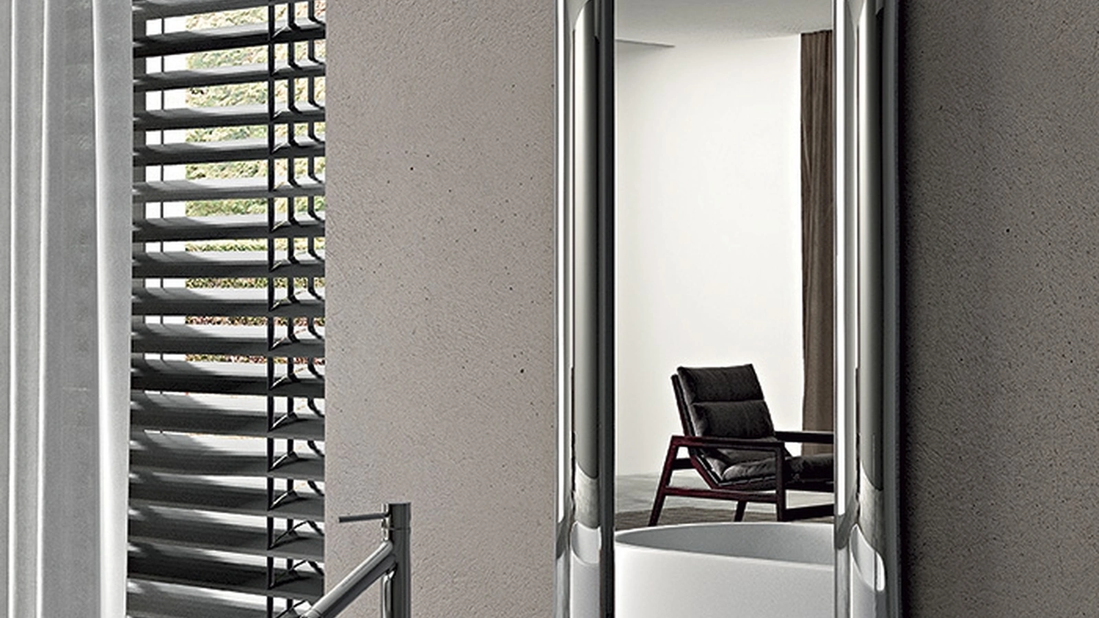 Specchio rettangolare Sinuo con cornice sagomata bombata in cristallo specchiante di Riflessi