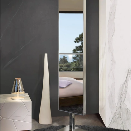 Specchio da terra girevole e bifacciale con struttura in metallo Voilà di Riflessi