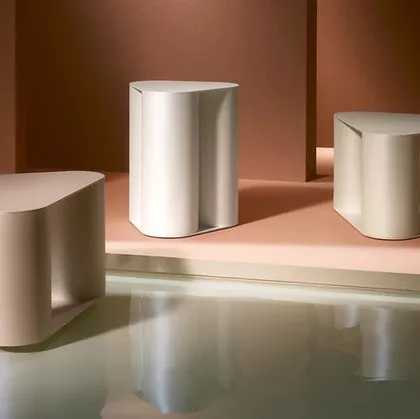 Tavolino Tres in metallo laccato di Saba