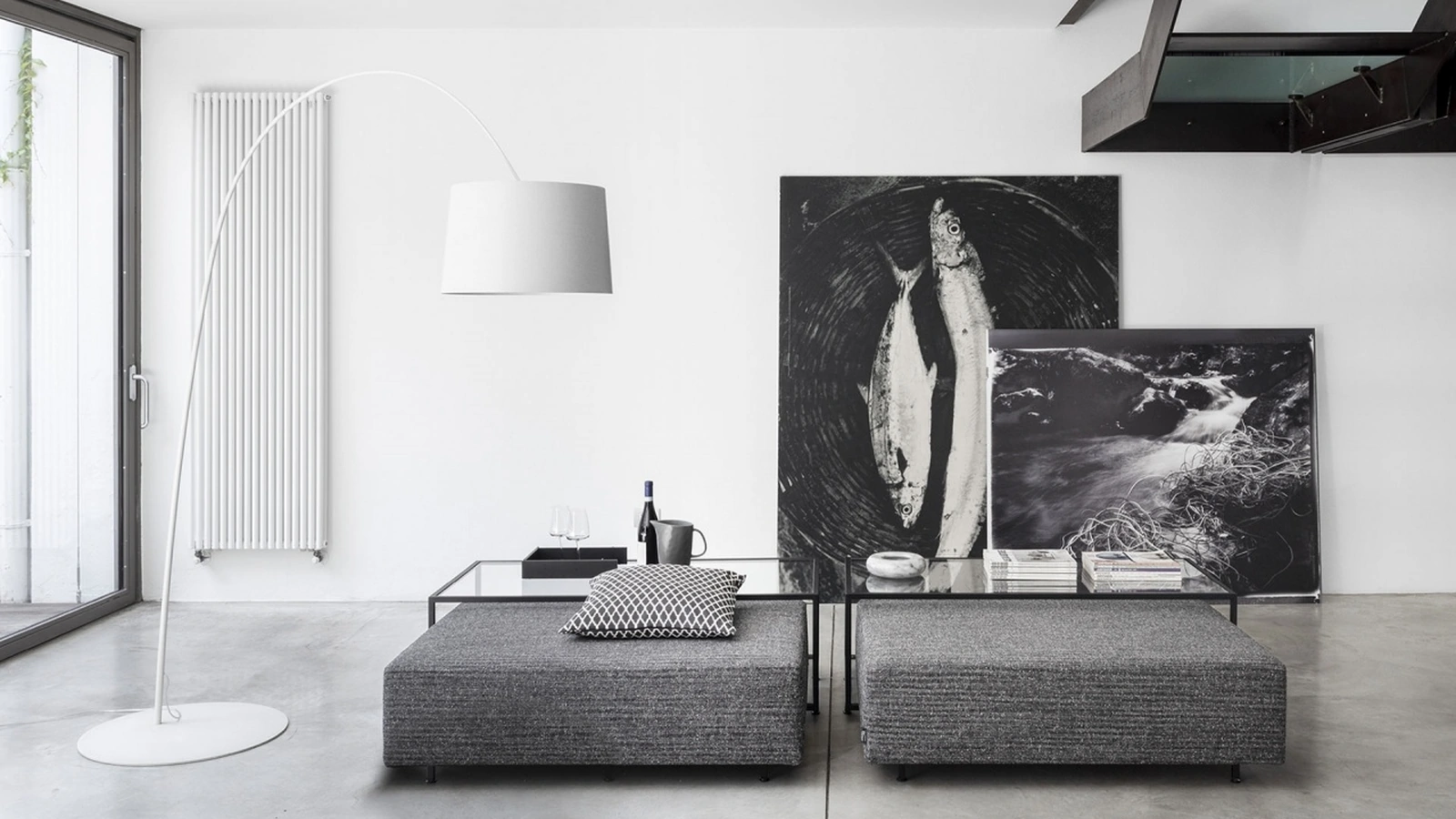 Tavolino in vetro e metallo con Pouf in tessuto Zoom Pouf di Mogg