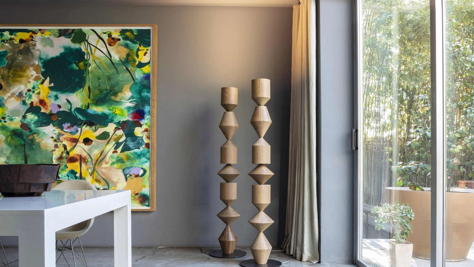 Lampada da terra di design in legno di iroko Costantina di Mogg