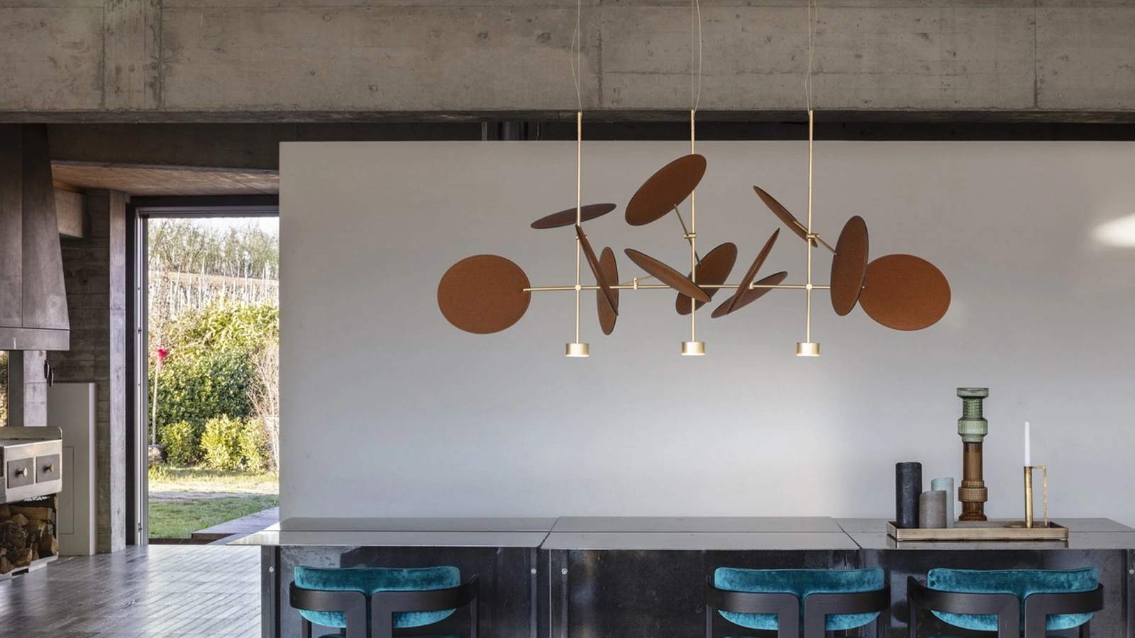 Lampada a sospensione con elementi orientabili fonoassorbenti Diva di Mogg