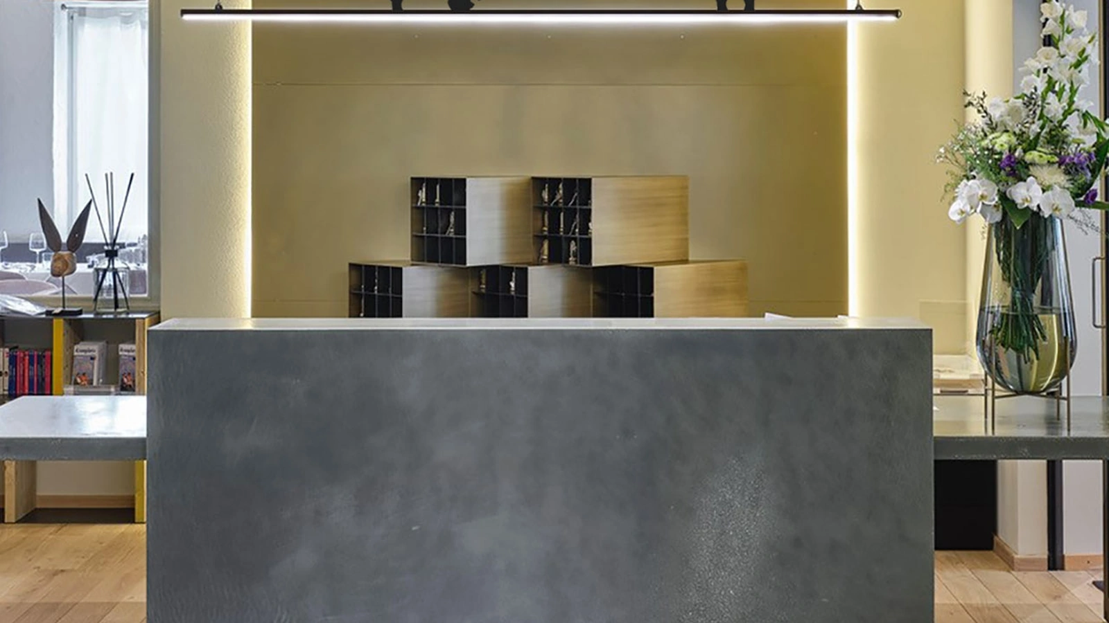 Lampada di design sospesa con sagome in controluce Phil di Mogg