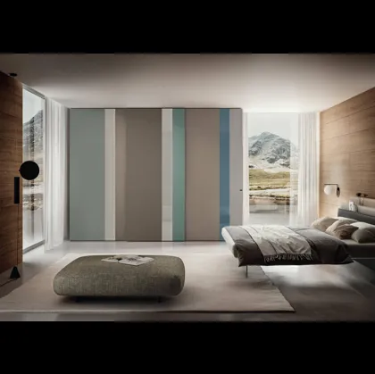Armadio con ante scorrevoli in laccato opaco e vetro NOW Quick Sliding 1170 di Lago