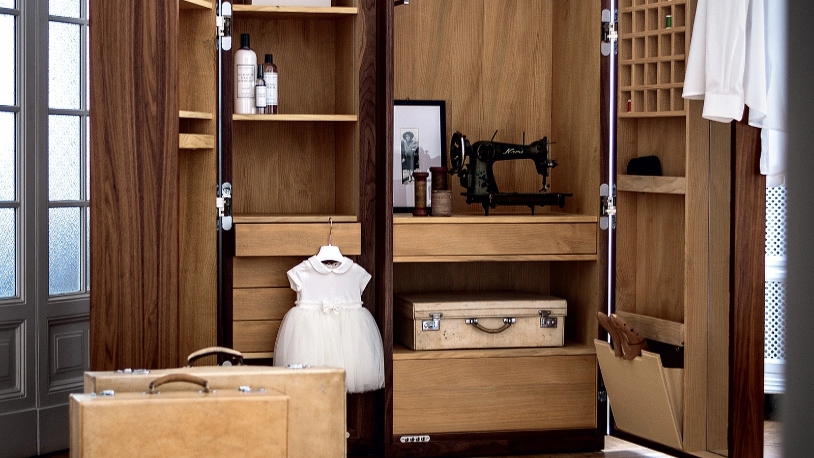 Armadio Nuit in listellare e legno massello con interni in cedro profumato di Riva1920