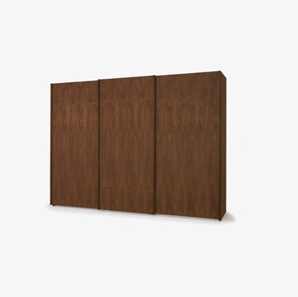 Armadio Hangar Light con ante scorrevoli in legno massello con anta centrale in vetro di Riva1920