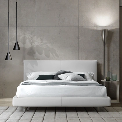 Letto in pelle con testiera Nicholas di Albani