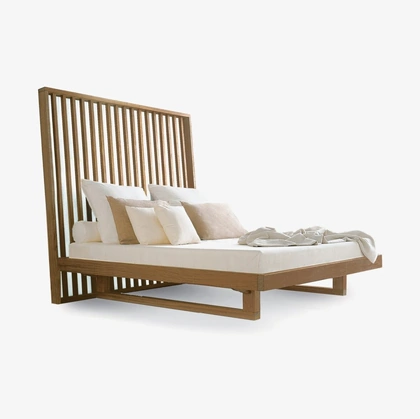 Letto interamente realizzato in legno massello con testiera indipendente a liste verticali Night-Night di Riva1920
