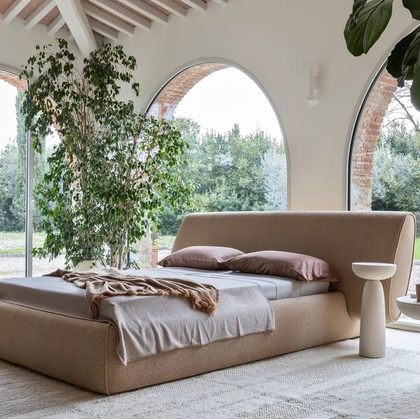 Letto matrimoniale imbottito scultoreo Rio di Mogg