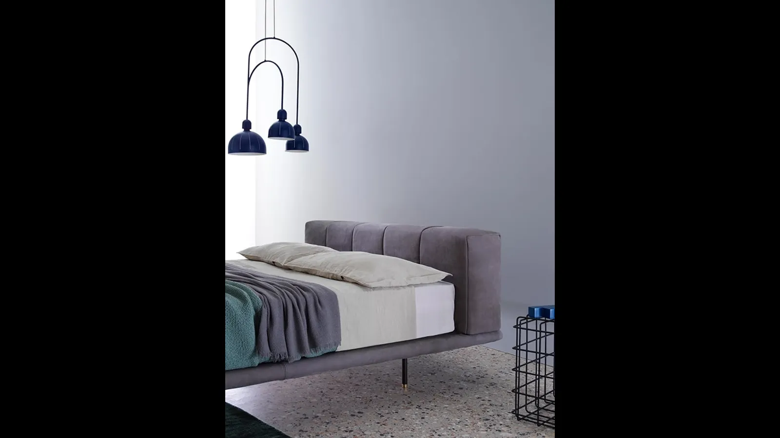 Letto matrimoniale con testiera Pixel Air di Saba