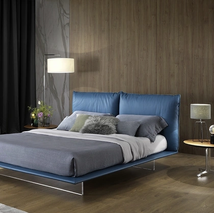 Letto Sky in pelle con piedi in plexiglass di Albani