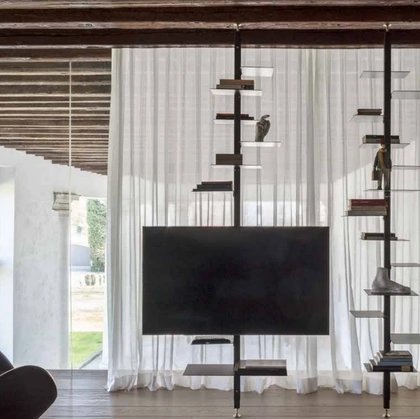 Libreria di design in metallo terra-soffitto Adelaide di Mogg