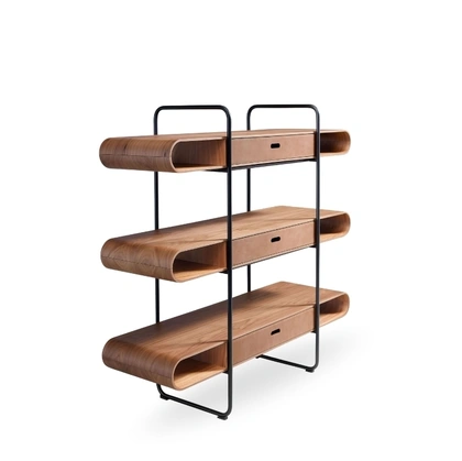 Libreria Apelle in metallo con ripiani in legno e cassetti in cuoio di Midj