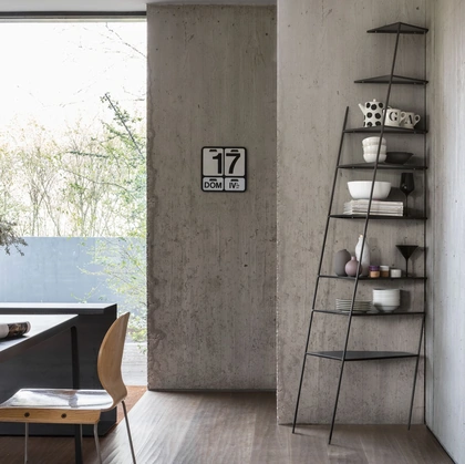 Libreria di design da muro in metallo Mamà di Mogg