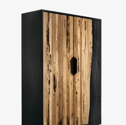 Madia Alta Fire High in legno massello e listellare di Briccola con parti in rovere pigmentato total Black di Riva1920