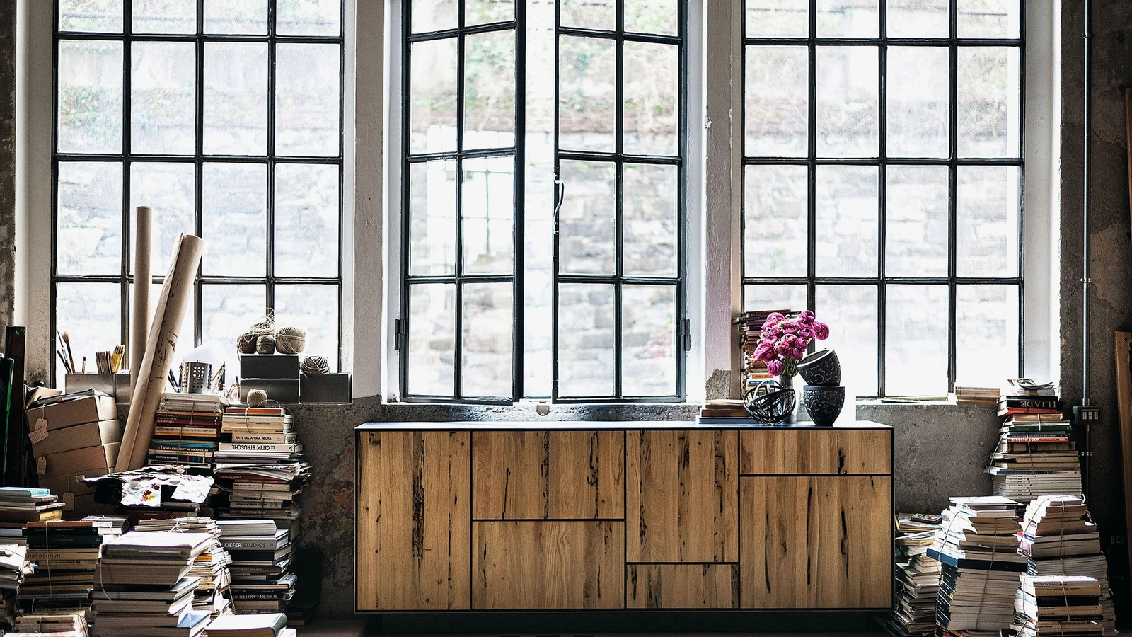 Madia Rialto Modulo in legno massello e listellare con cornice in ferro di Riva1920