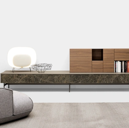 Mobile Porta Tv Avenue System On Metal Feet di Kristalia