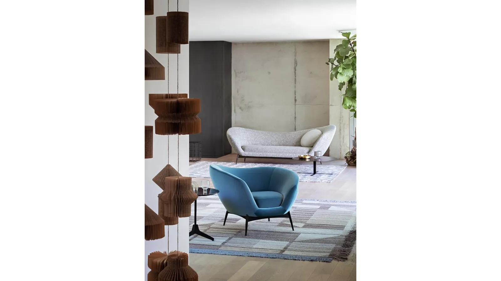 Poltroncina Oltremare in velluto di Saba