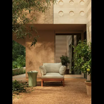 Poltrona AluAlu con cuscini imbottiti di Kristalia