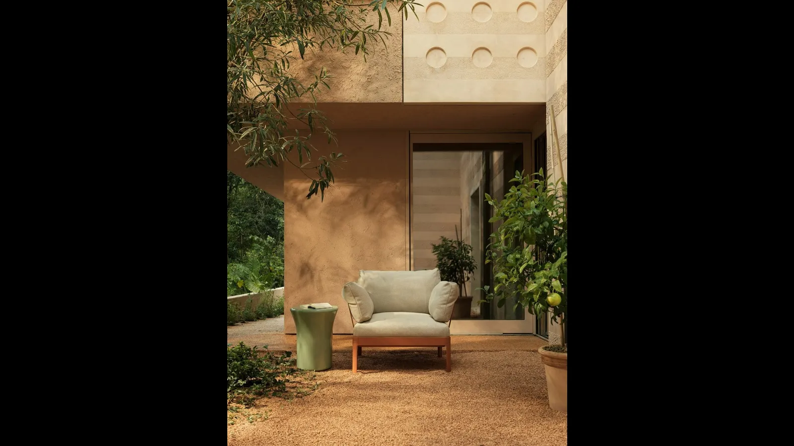 Poltrona AluAlu con cuscini imbottiti di Kristalia