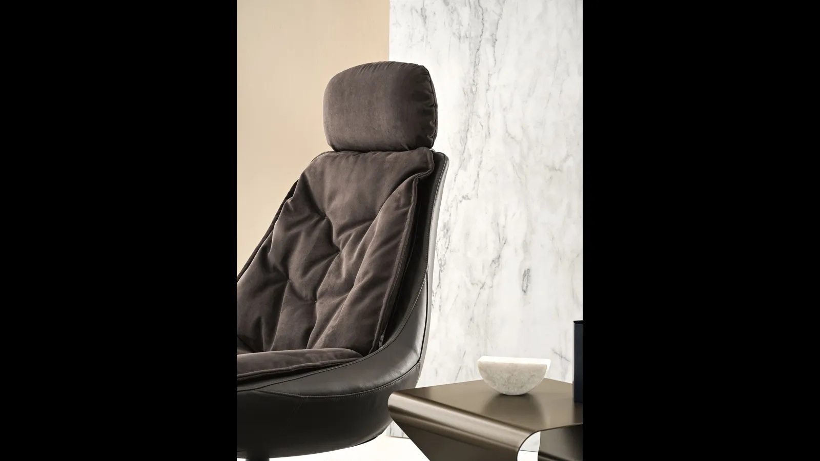 Poltrona Daya in ecopelle di Bontempi