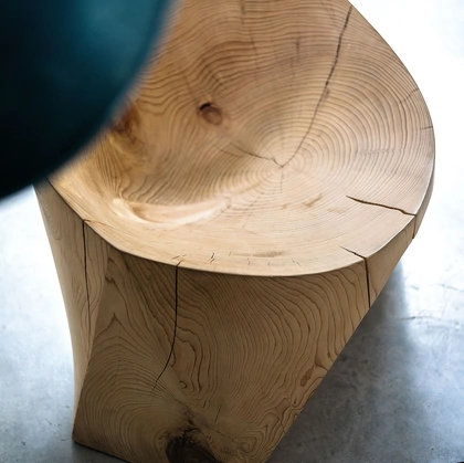 Poltroncina Kairo  in legno massello di cedro profumato lavorata da un blocco unico di Riva1920