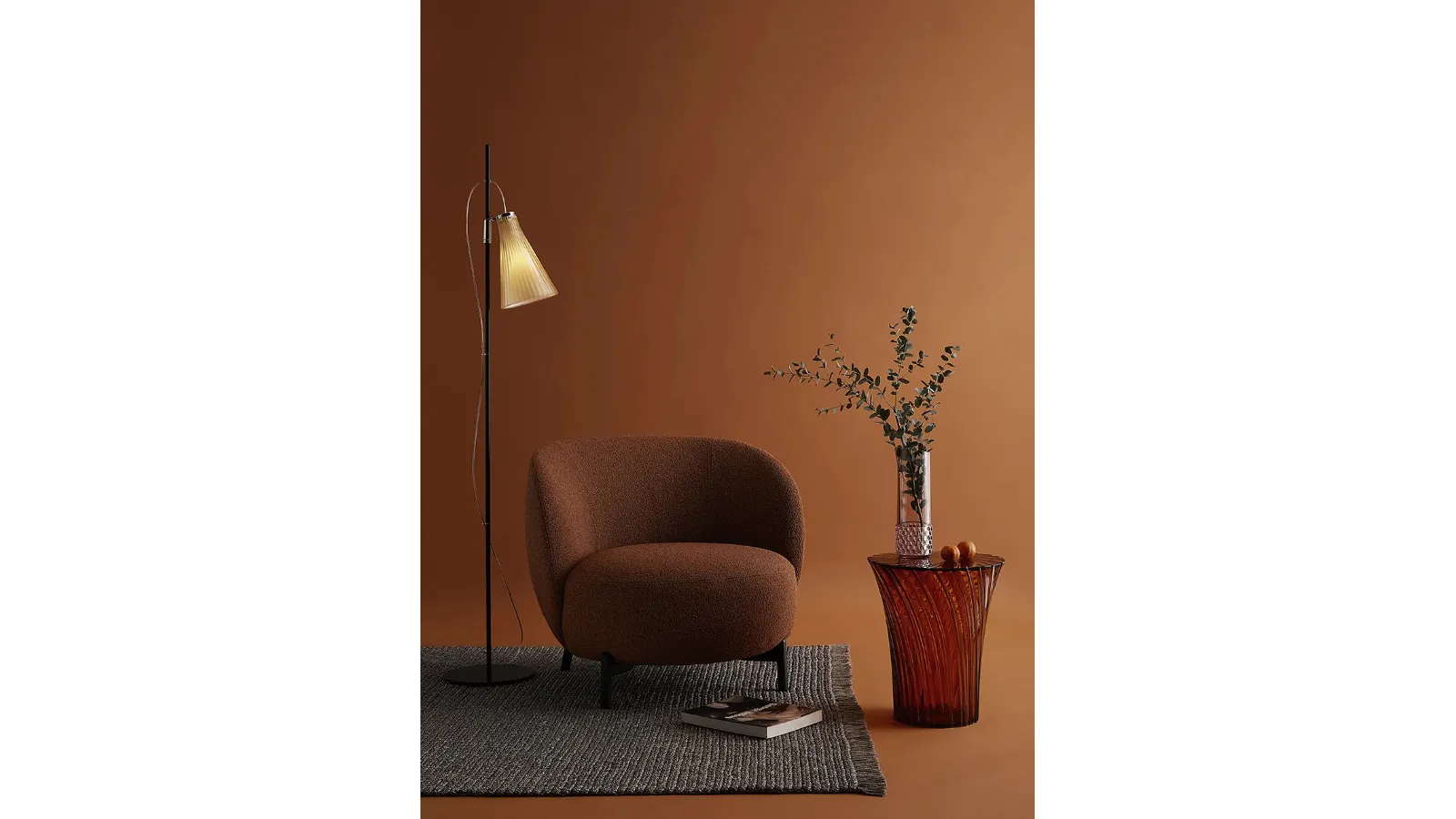 Poltroncina in tessuto Lunam di Kartell