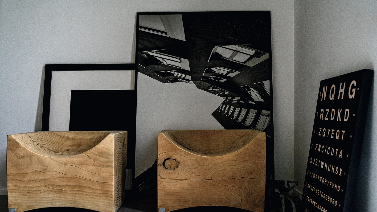 Poltroncina Log in legno massello di cedro profumato lavorata da un blocco unico di Riva1920