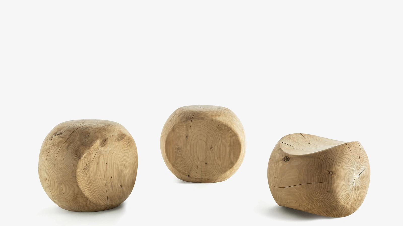 Sgabello Amedea in legno massello di cedro profumato di Riva1920