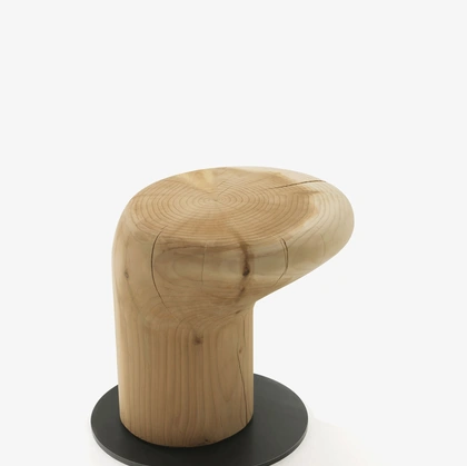 Sgabello Bitta in legno massello di cedro profumato di Riva1920