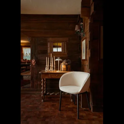 Sedia Charla in tessuto con base in tecnopolimero termoplastico di Kartell