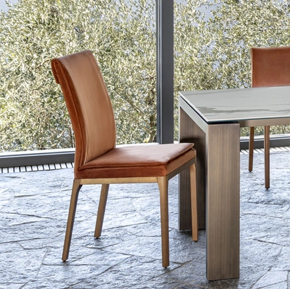 Sedia in pelle con schienale flessibile Cherie di Riflessi