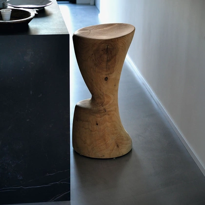 Sgabello alto in legno massello di cedro profumato Coppa di Riva1920