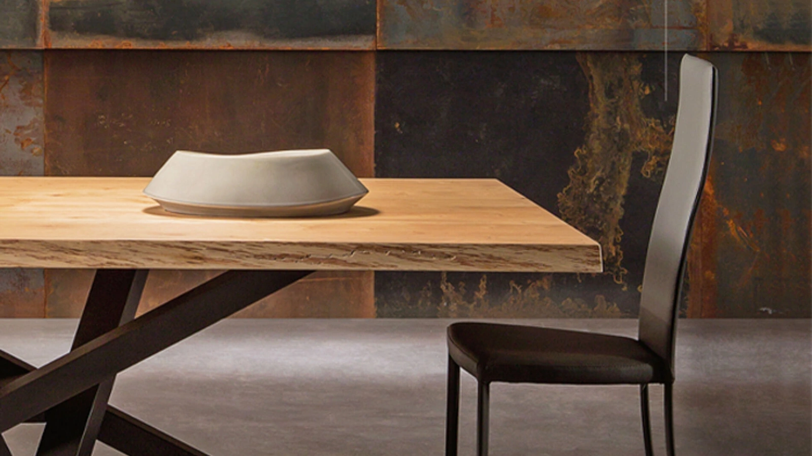 Sedia Luna Flex con schienale alto rivestita in pelle di Riflessi