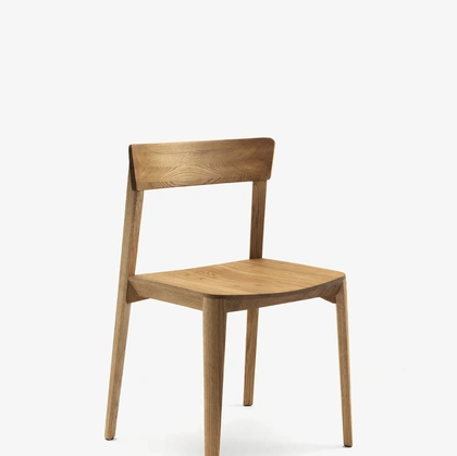 Sedia Mia Wood realizzata totalmente in legno massello di Riva1920